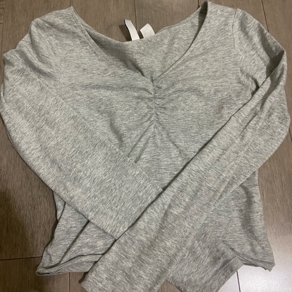 Long Sleeve Tops - Picture 4 of 4